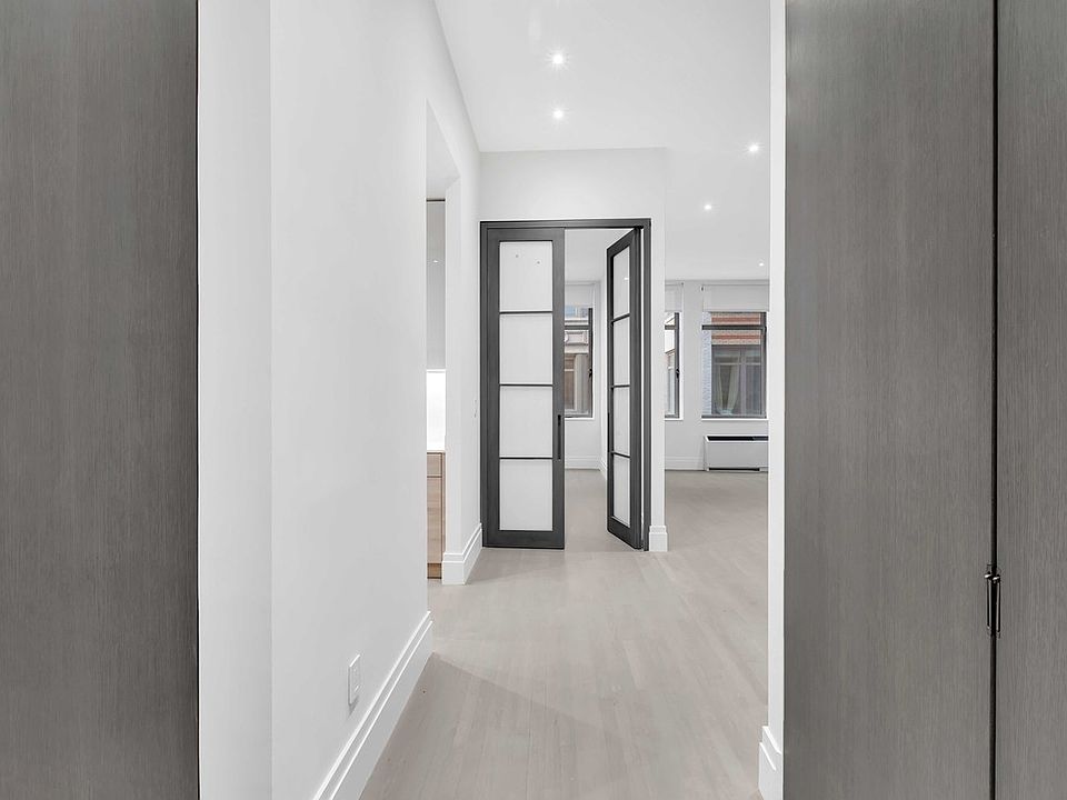 1st image of 252 7th Ave APT 5Z