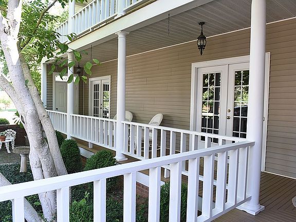 4th image of 704 Huntington St