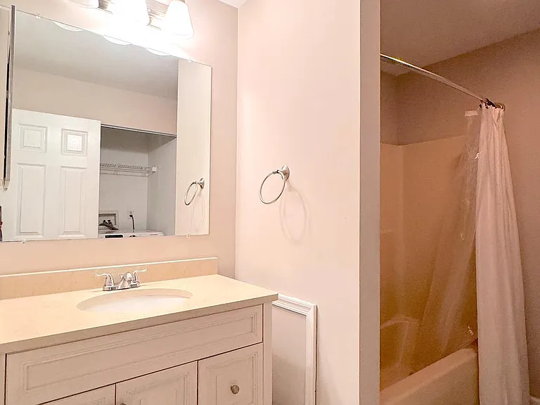 354 N Barrington Ct — Photo 25