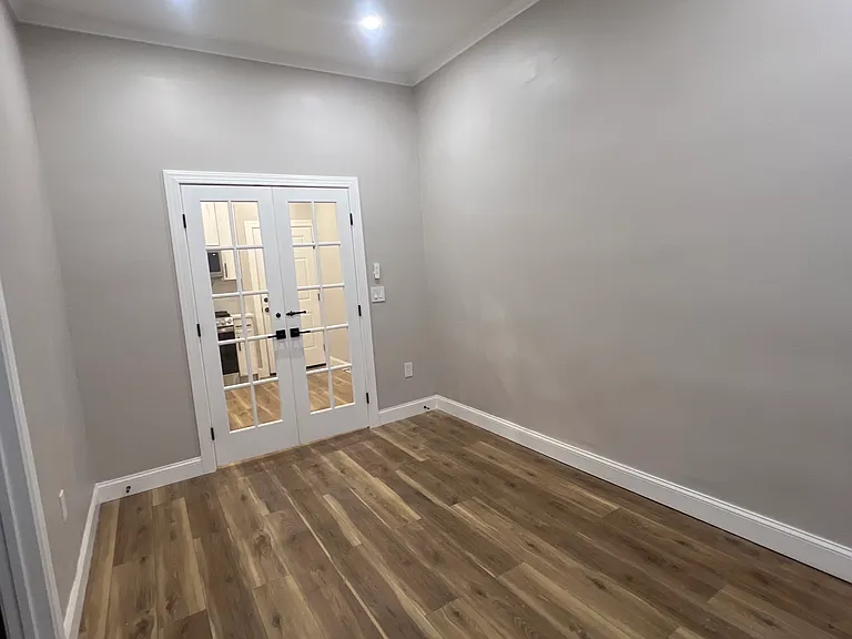 219 Mallory Ave #3 — Photo 6