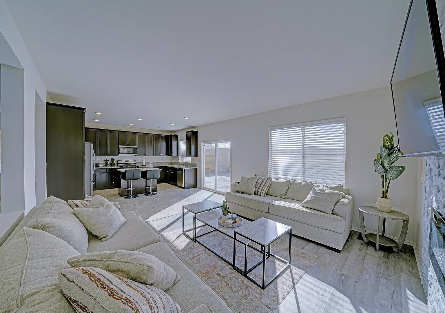 Modern cozy home for families and pets — Photo 1