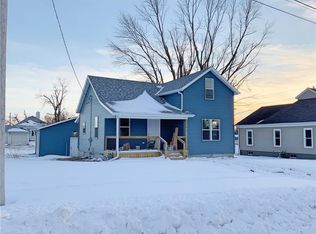 813 N 2nd Ave W, Newton, IA 50208