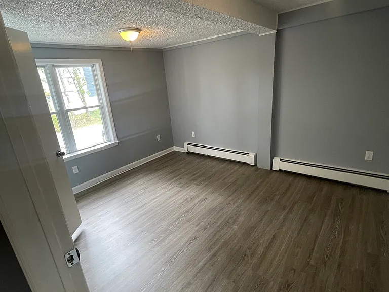 1033 Montgomery Ave — Photo 12