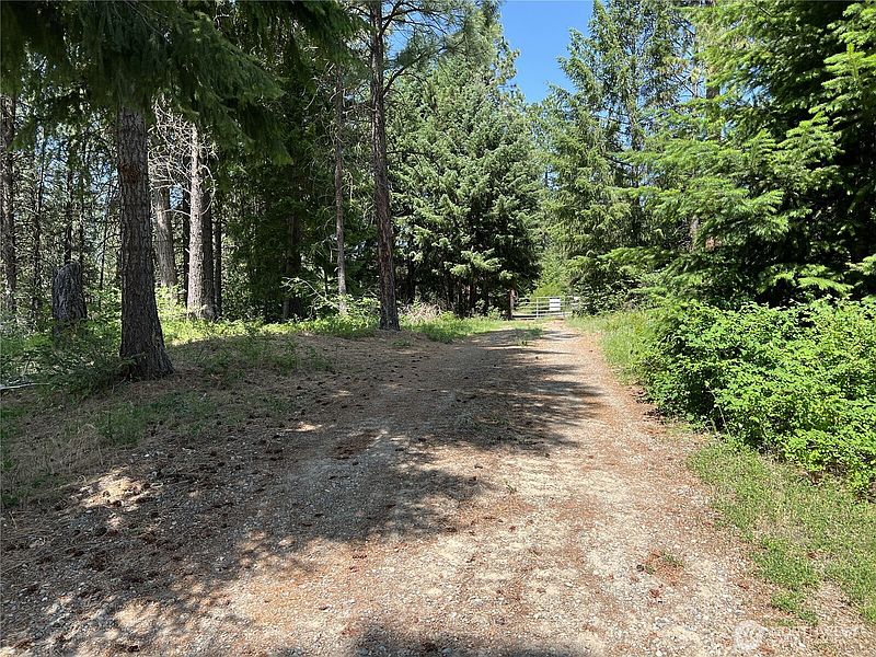 3rd image of 1571 Summit View Road