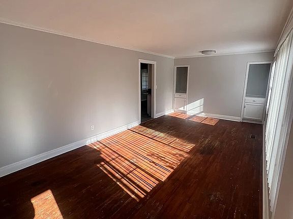 5th image of 204 Greenview Dr