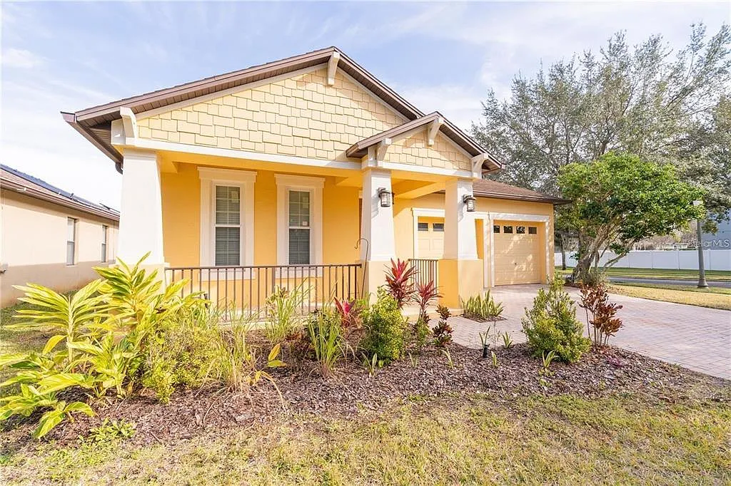 3 bed, 2.0 bath, 2112 sqft, $2,700 — Photo 2