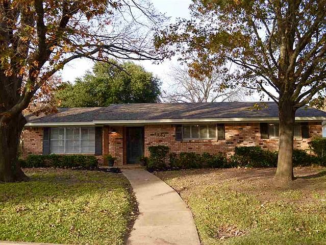 1st image of 5007 Loch Lomond Dr