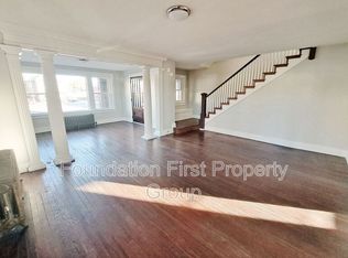 8 W Jackson St, Spring Grove, PA 17362