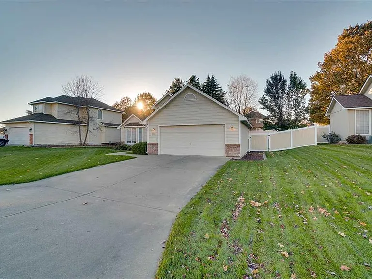 2104 S Century Ct — Photo 3