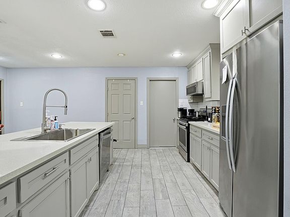 5th image of 6023 Pineshade Ln