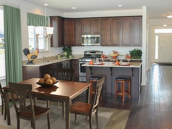 Great Kitchen - Photos are not of actual home