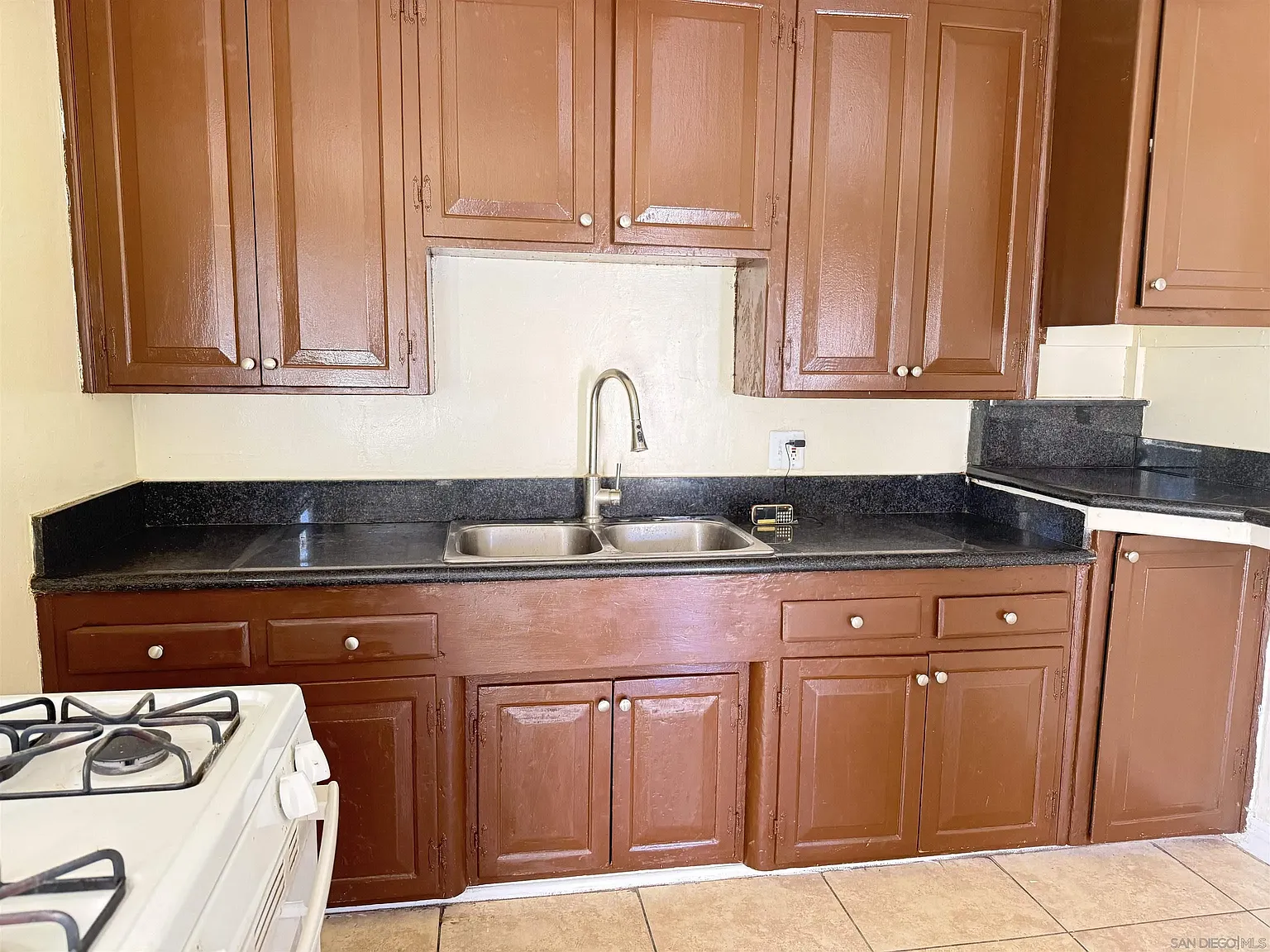 2 bed, 1.0 bath, 800 sqft, $2,100 — Photo 2