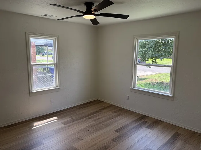 411 Showalter Dr — Photo 13