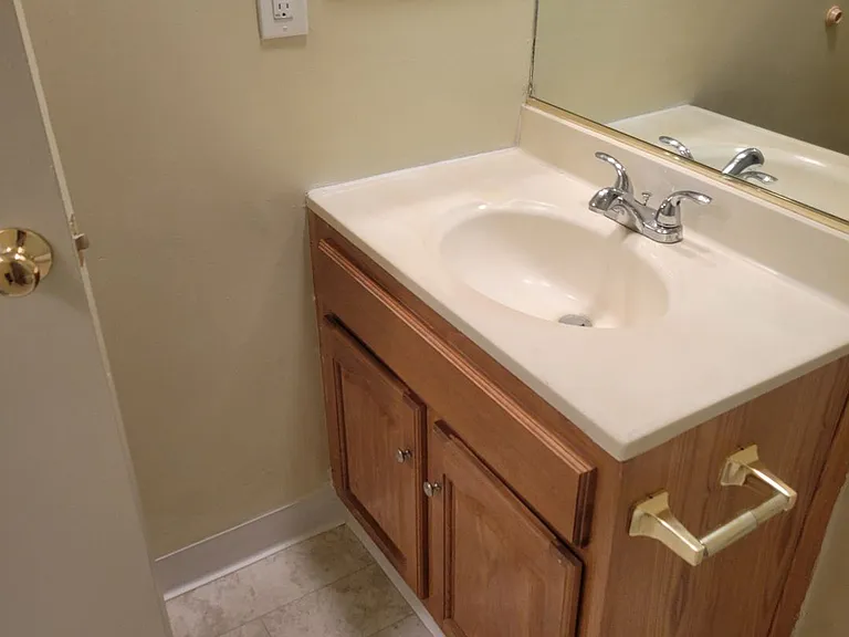 37 unit building close to CSUN! — Photo 24
