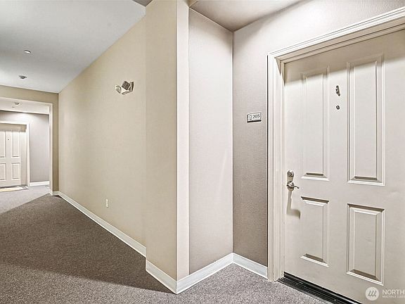 4th image of 1731 10th Ave NE #B205