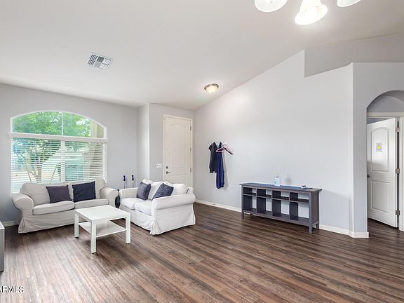 4th image of 39700 N Oxford Way