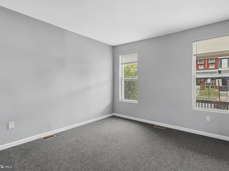 1209 Dukeland St — Photo 13