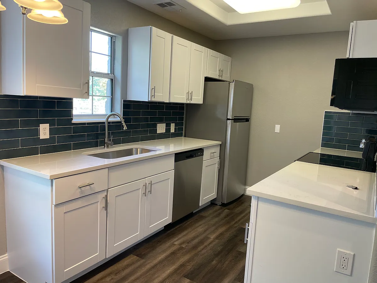 Beautifully remodeled chef's kitchen with quartz counter tops, stainless steel appliances and shaker cabinets - 2004 Maple St