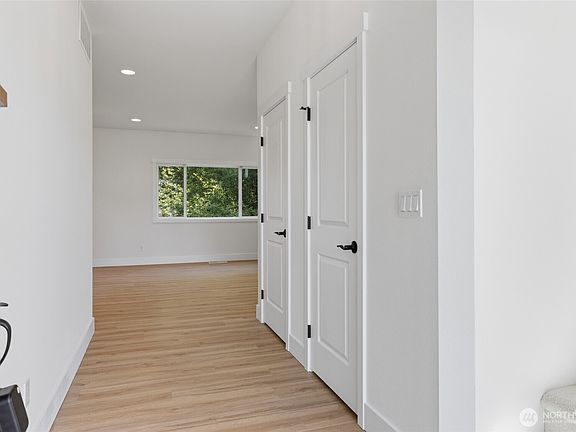 2nd image of 6015 67th Avenue NE
