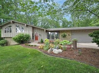 16853 Hampton Dr, Granger, IN 46530