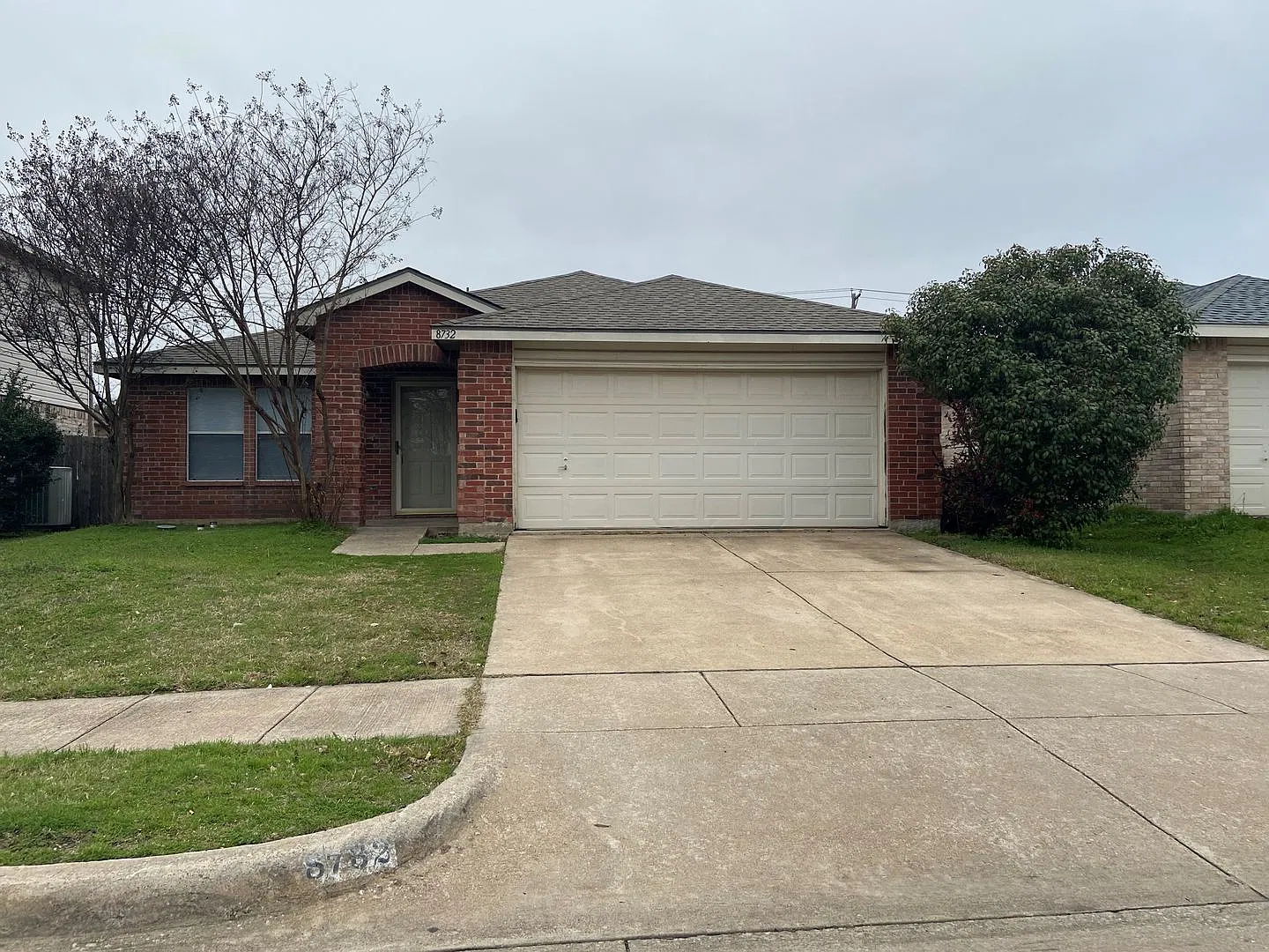 Large 1 Story home in Crowley ISD — Photo 1