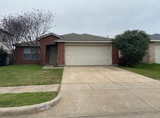 8732 Hunters Creek Dr, Fort Worth, TX 76123