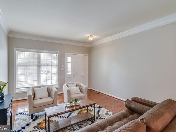 4th image of 140 Farm Meadows Ln