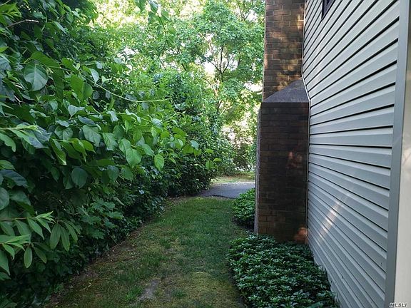 4th image of 2 Laurie Blvd
