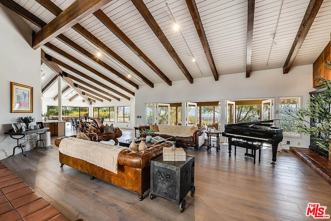 6 bed, 6.5 bath, 8026 sqft, $45,000 — Photo 4