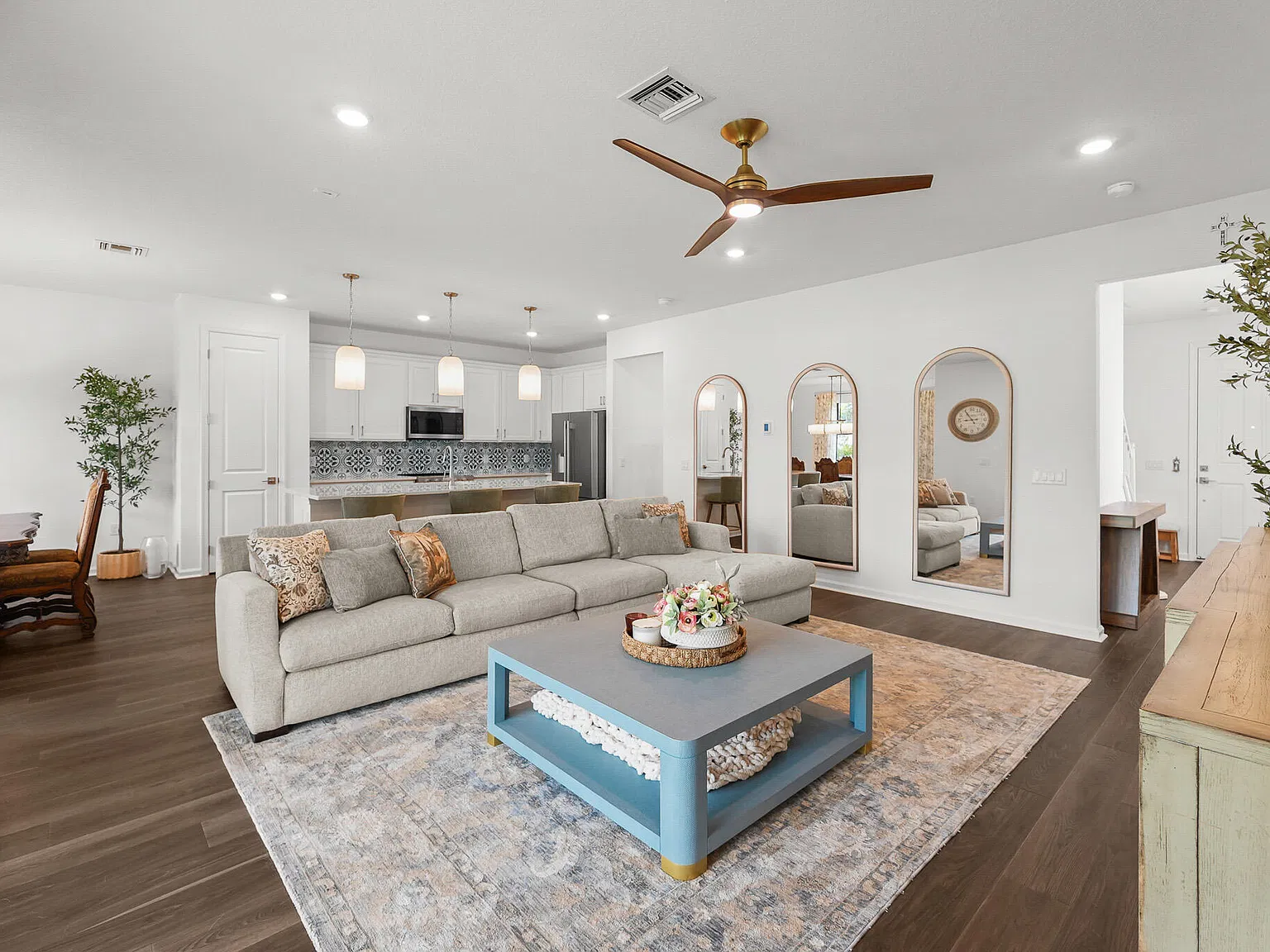5 bed, 3.0 bath, 2615 sqft, $5,300 — Photo 3