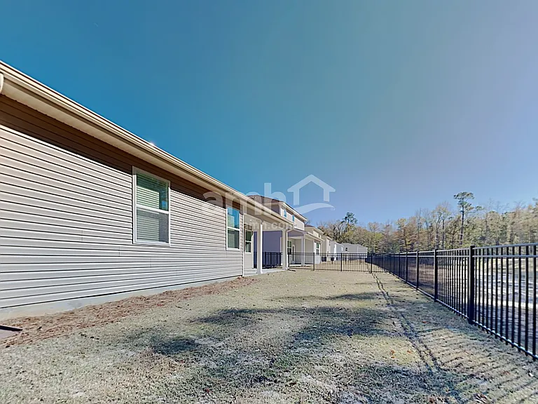 611 E Lionel Rd — Photo 17
