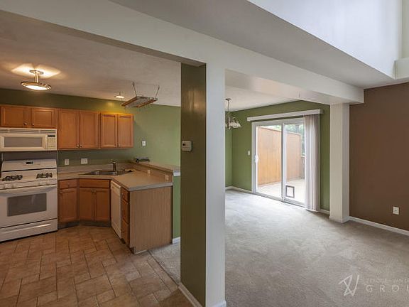 3rd image of 5923 E Lyn Haven Dr SE