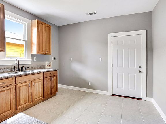 3rd image of 2029 Congress St
