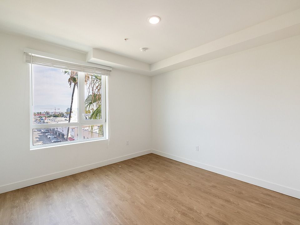 1st image of 6569-6581 N Van Nuys Blvd #2
