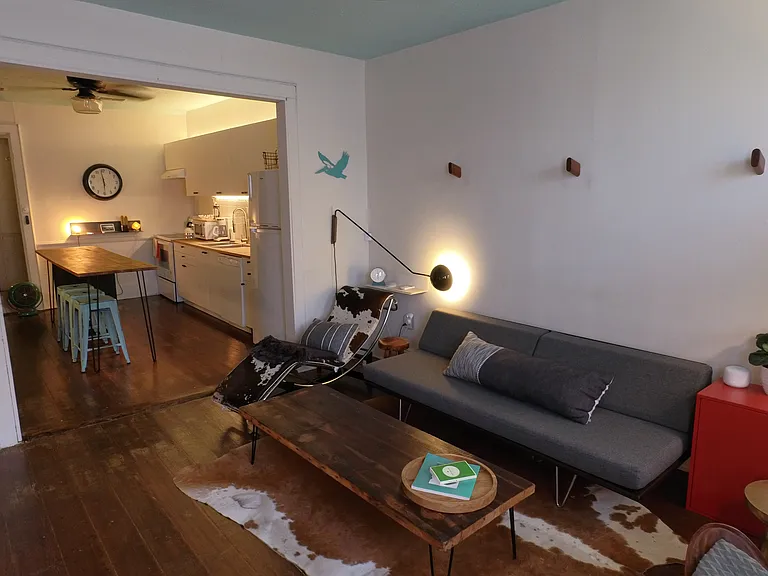 815 Franklin Ave — Photo 2