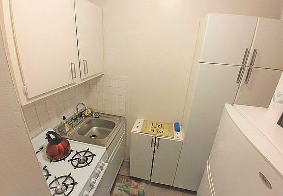 3rd image of 430 E 13th St APT 3F