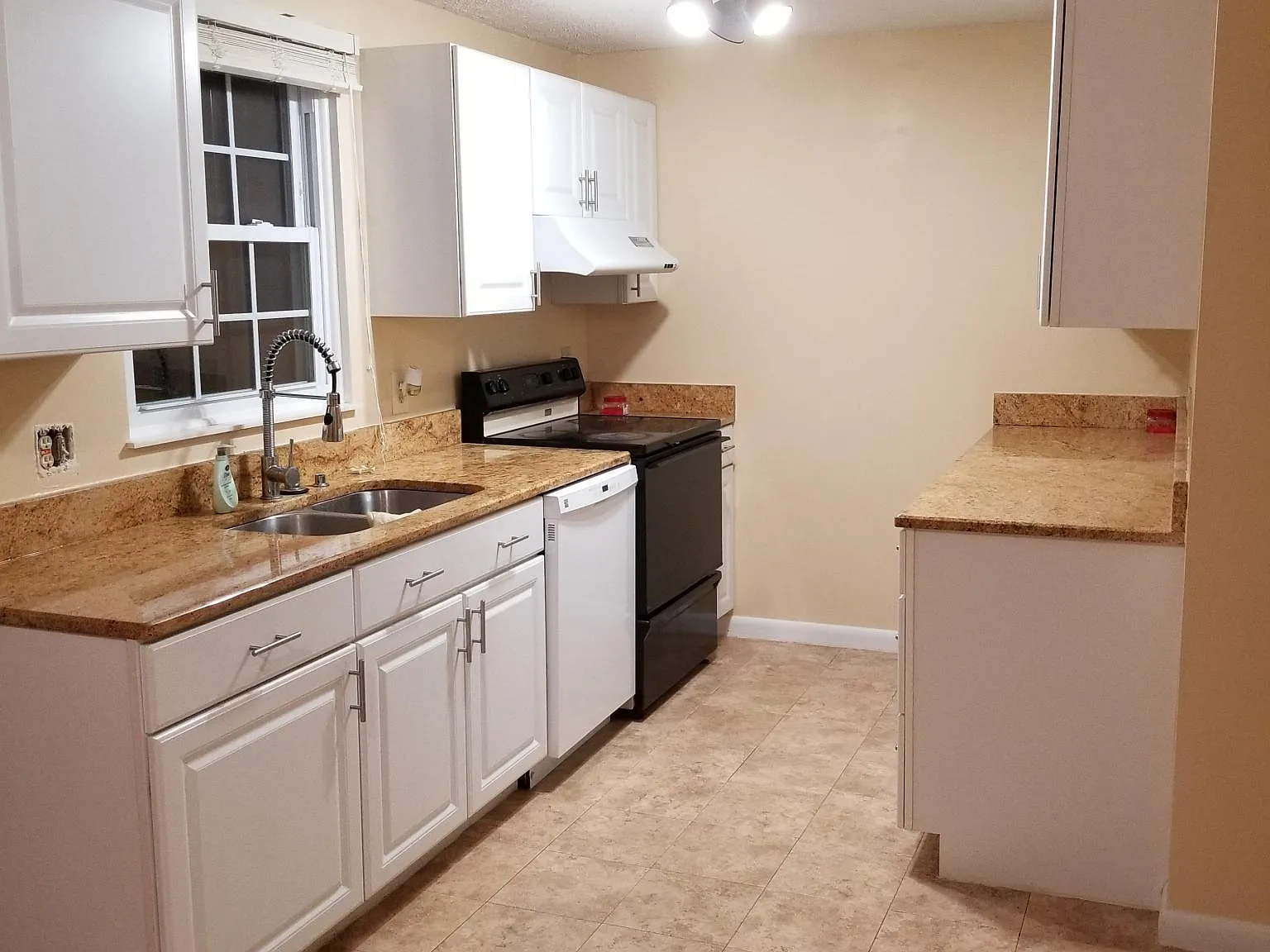 8657 Hickory Ridge Ct — Photo 2
