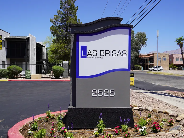 Las Brisas Apartment Homes — Photo 15