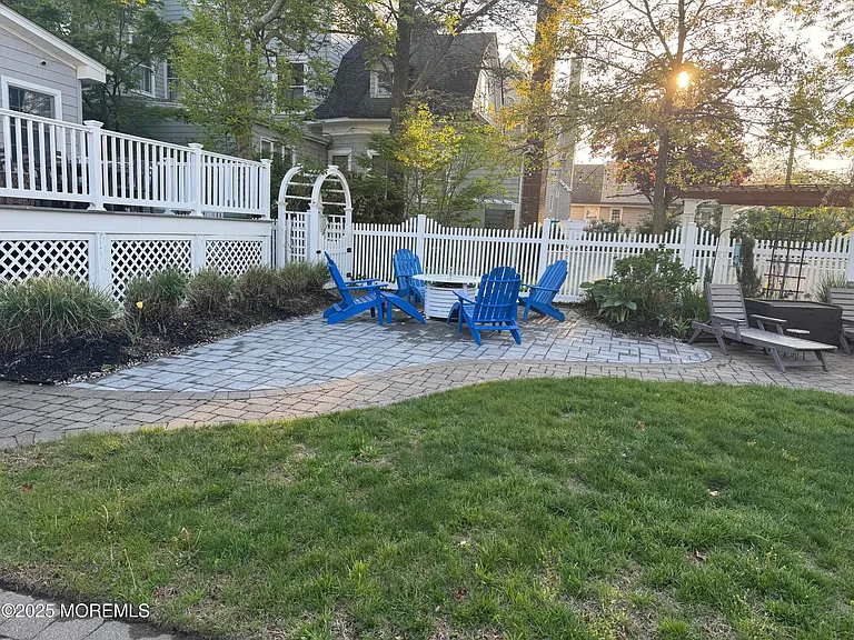 330 Sylvania Ave — Photo 50
