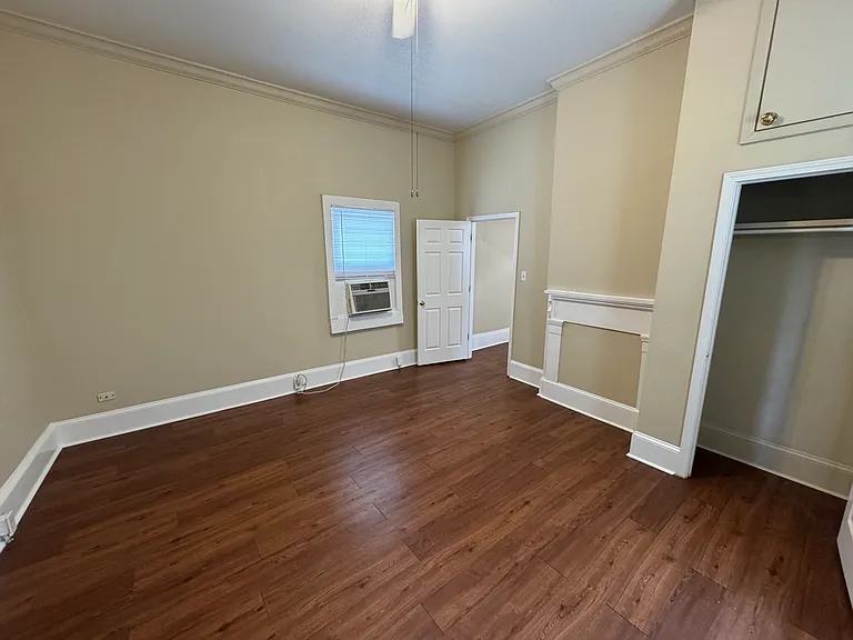 7718 Oak St — Photo 2
