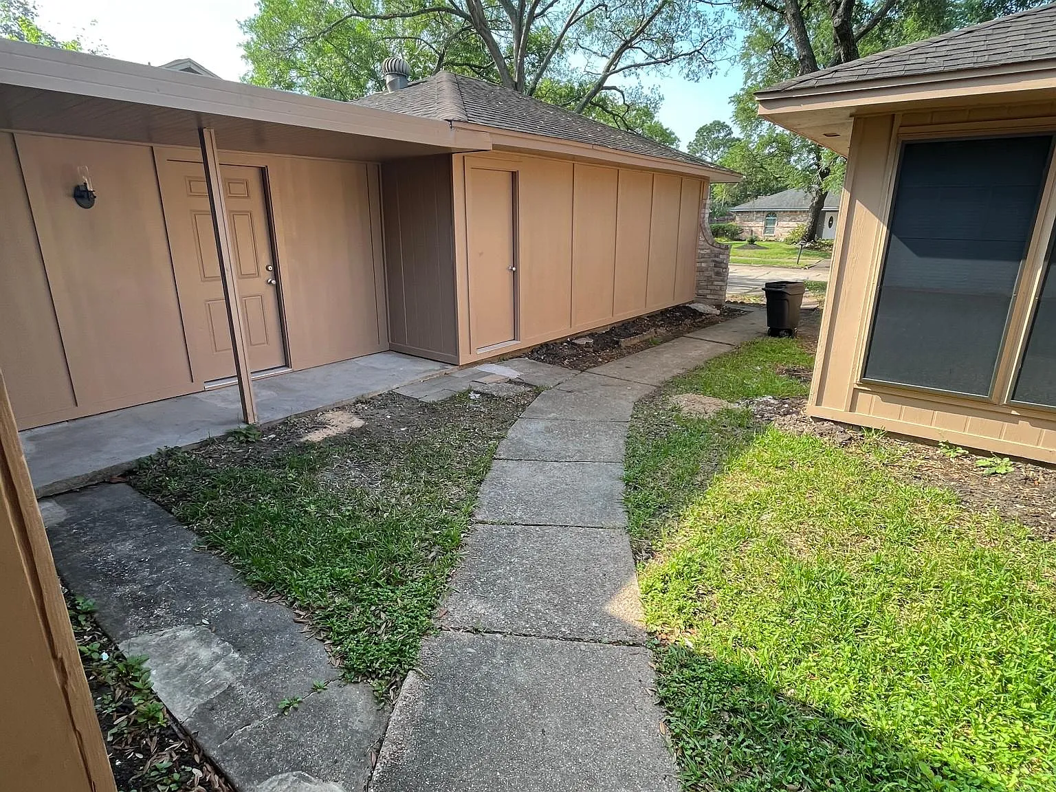 4 bed, 2167 sqft, $2,400 — Photo 4