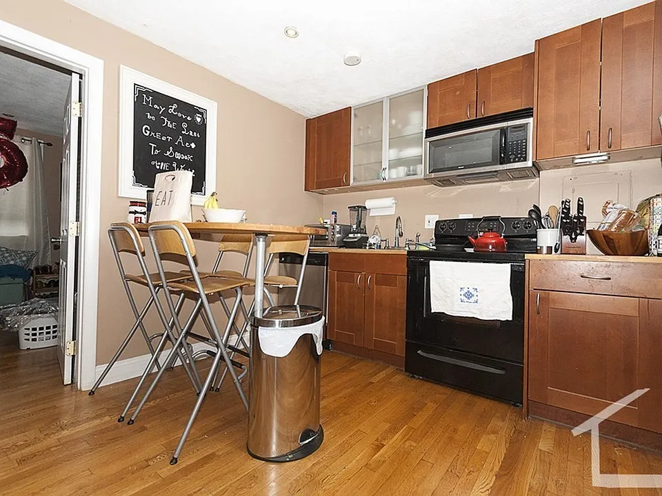 45 Gardner St #14