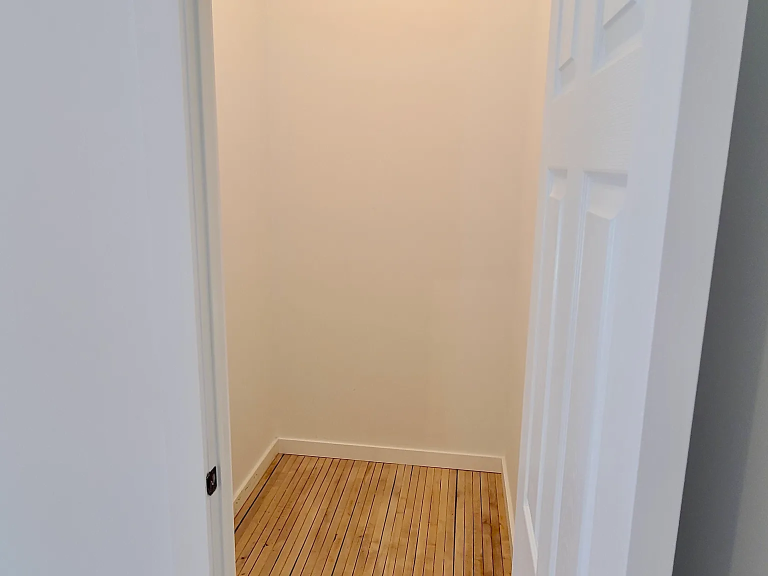 2 bed, 900 sqft, $2,100 — Photo 2
