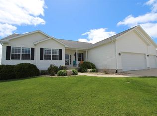 1408 Quail Ridge Rd, Cedar Falls, IA 50613