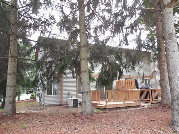 5th image of 6379 Hunter Pointe St #12