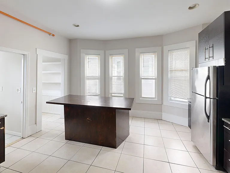 3155 Washington St #1 — Photo 4
