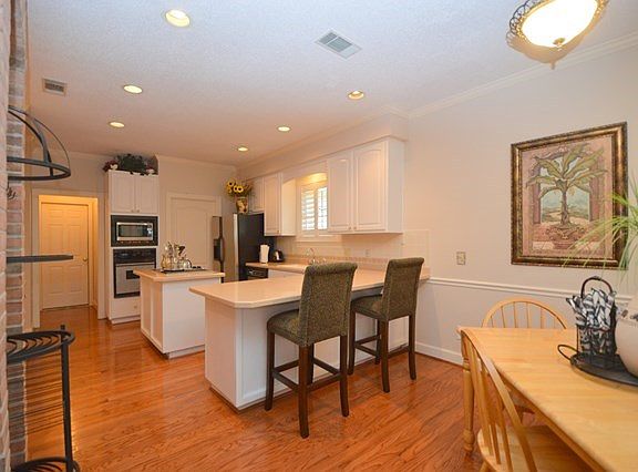 3rd image of 353 Oak Grove Island Dr