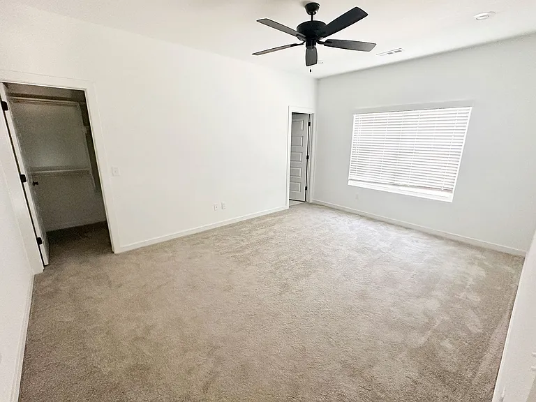 933 W Holly St — Photo 12