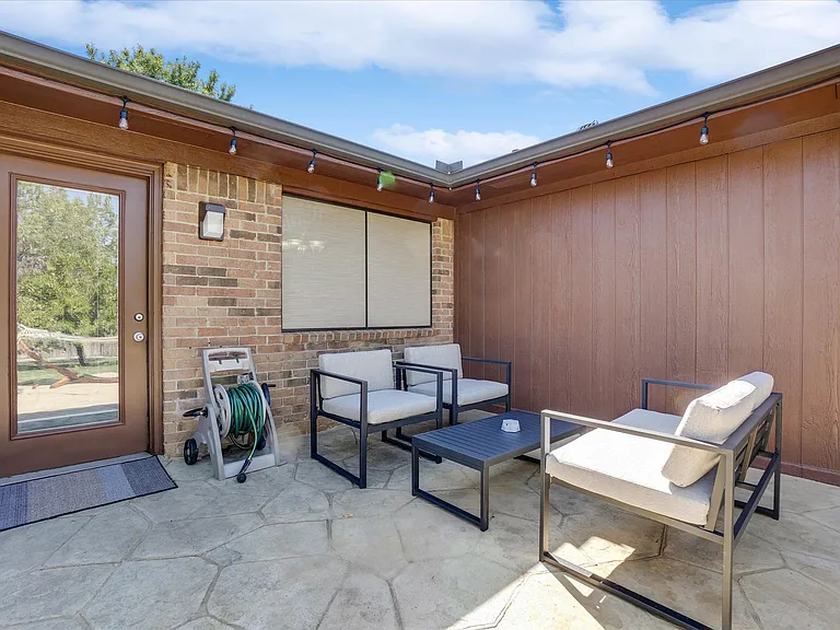 1725 Canterbury Ln — Photo 32