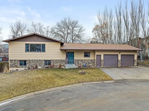2513 Bel Air Pl, Minot, ND 58703